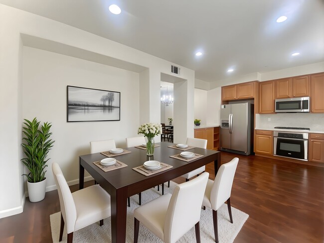 Building Photo - Move-in Special: Get 2 Weeks Rent Free! El...