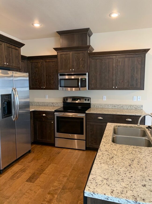 Building Photo - 597 S Grey Pine Ln