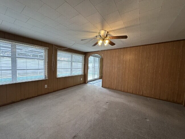 Building Photo - "Charming 3-Bed, 2-Bath in North Port!"