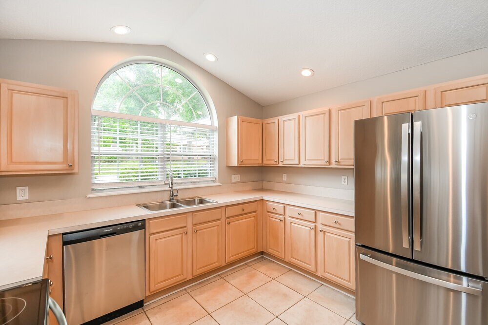 Building Photo - 6065 Winding Bridge Dr