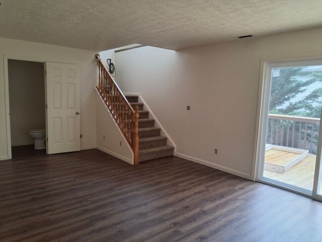Building Photo - 122 Alderman Dr