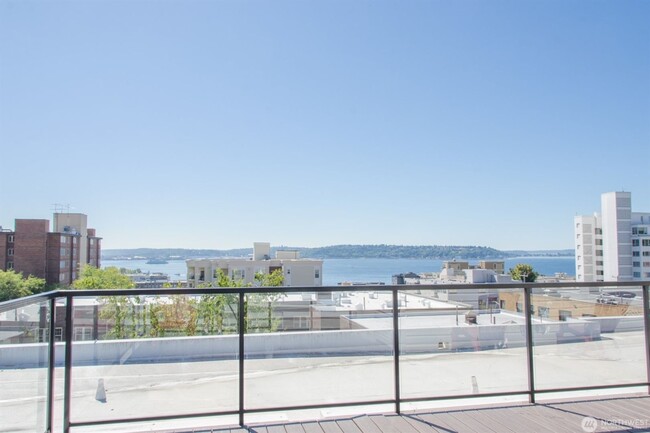 Building Photo - 2Bd/2Ba Seattle Condo