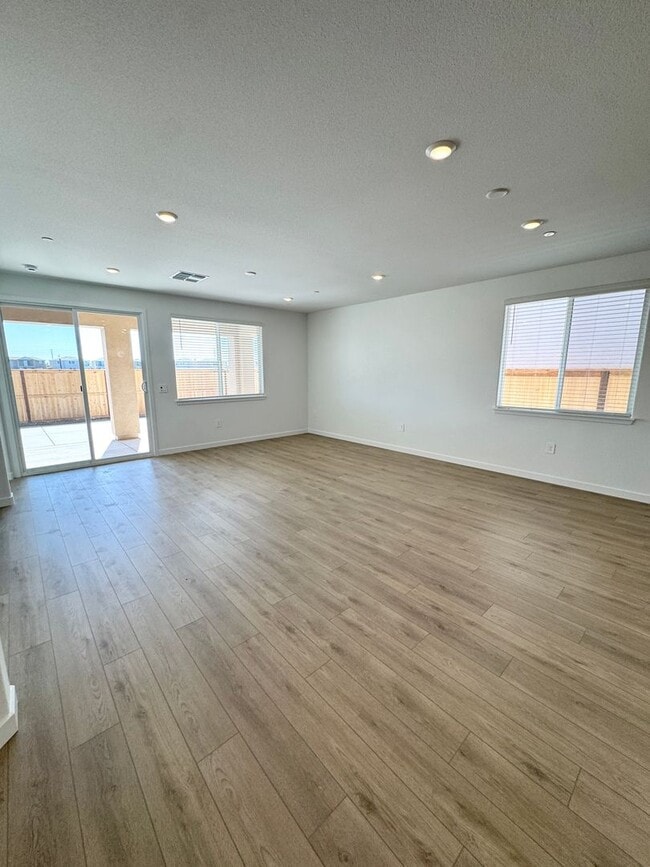 Building Photo - 5372 Island Yacht Wy