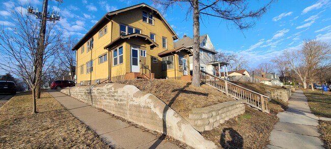 Building Photo - Charming 2 bedroom, 1 bathroom upper-level duplex in Saint Paul