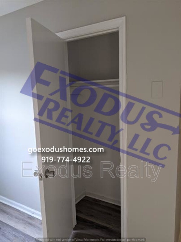 Building Photo - 5812 Shenandoah Dr