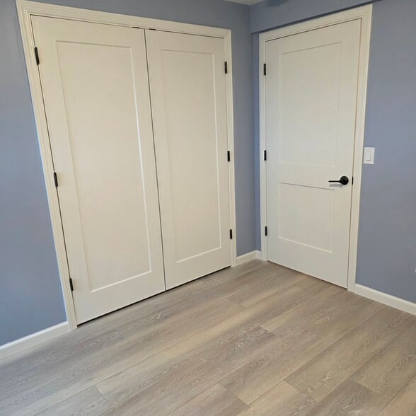 Master bedroom - 3823 Leeside Ln