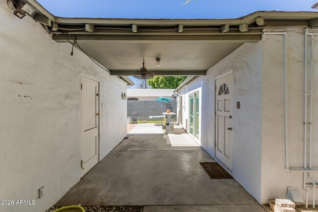 Building Photo - 1301 W MacKenzie Dr