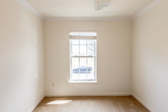 Building Photo - 2042 Lockwood Dr