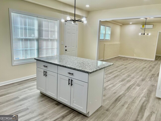 Building Photo - 4001 Oak Field Dr