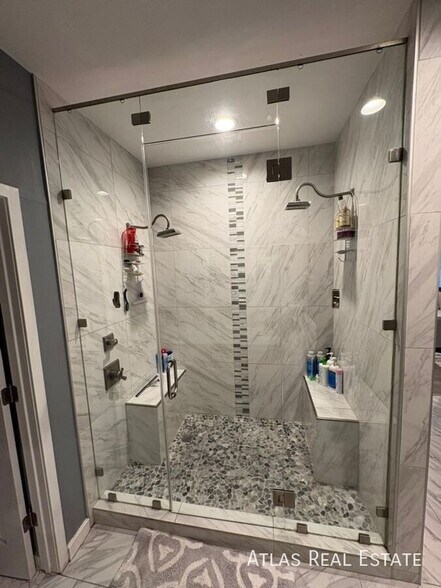 Building Photo - 6001 S Yosemite St