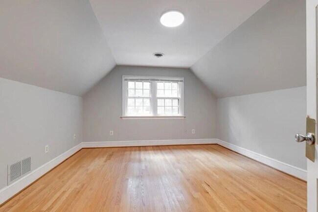 Building Photo - 5001 Southmoor Rd