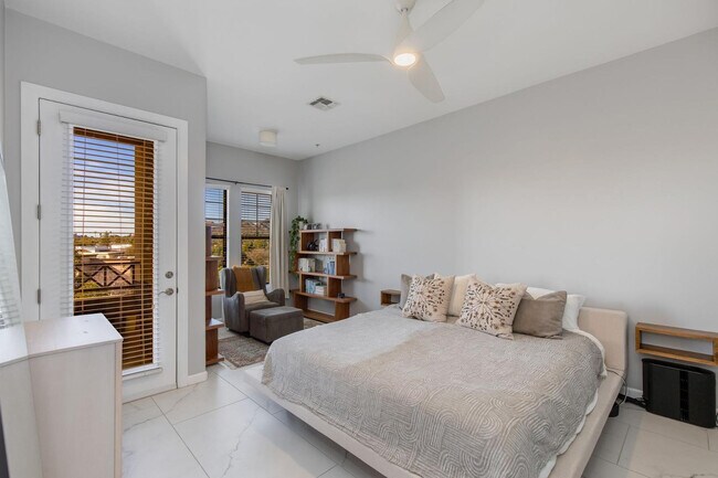 Building Photo - 7291 N Scottsdale Rd