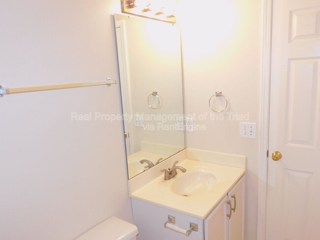 Building Photo - 3805 Tutbury Dr
