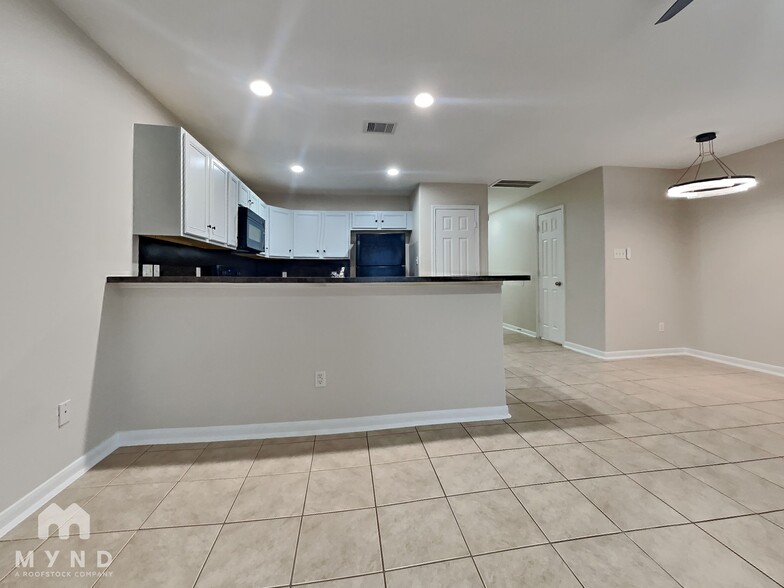 Building Photo - 6128 Sidney St