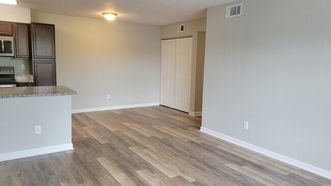 Building Photo - Graham Village