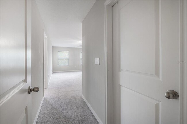 Building Photo - 10687 Lake Montauk Dr