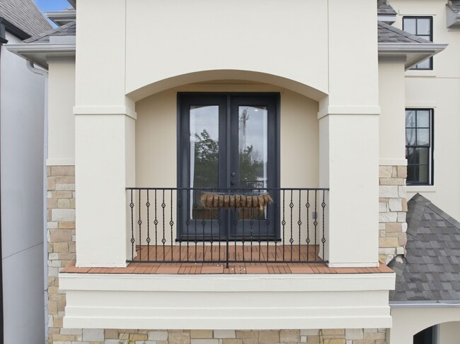 Building Photo - 6527 Clarewood Oak Estates Ln