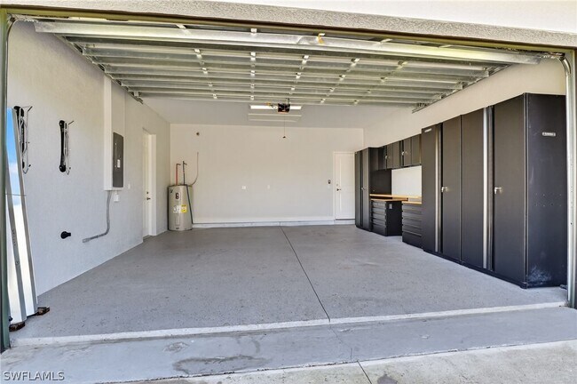 Building Photo - 2326 6th Ave SE