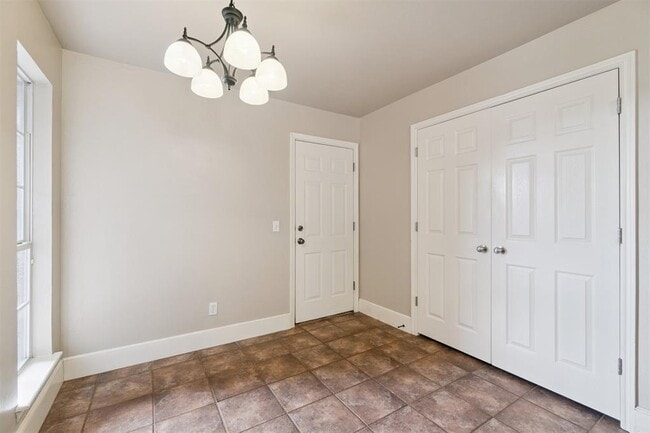 Building Photo - 16413 Village Green Dr