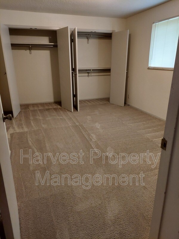 Building Photo - 1625 S Longford Ln