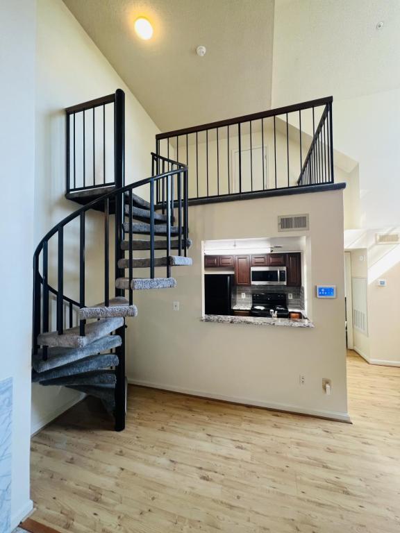 Building Photo - 10417 Beacon Ridge Dr