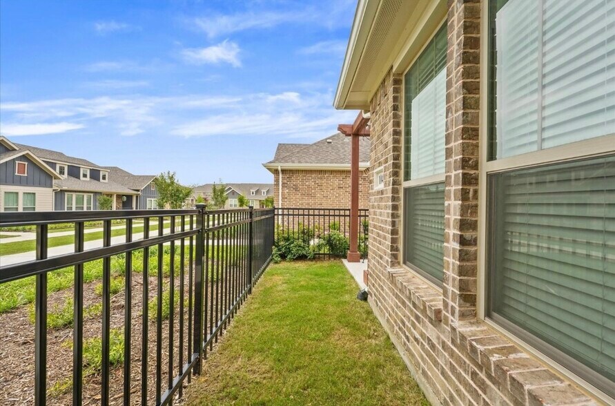 Fenced Yard - 1049 4th St