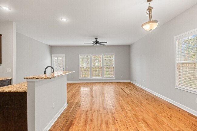 Building Photo - Spacious Home near Downtown Apex!