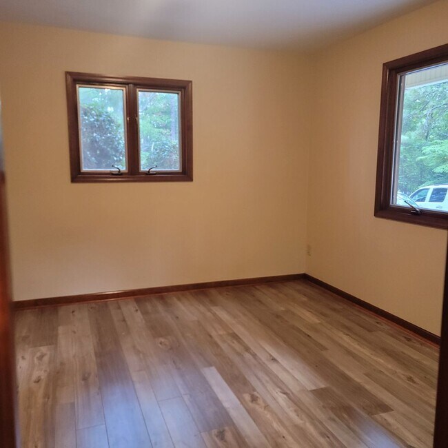 Building Photo - Beautiful Property Located in Seven Lakes near Pinehurst! Located on the Golf Course with Amazing...