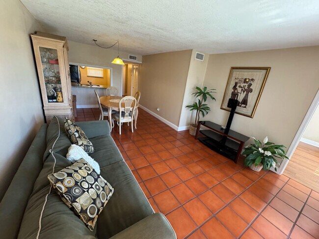 Building Photo - 15710 E Waterside Cir