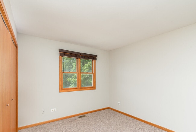 Building Photo - 211 Lorien Ct