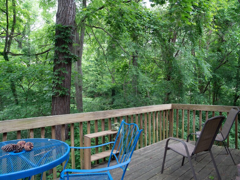 Building Photo - 210 Cedarwood Ln