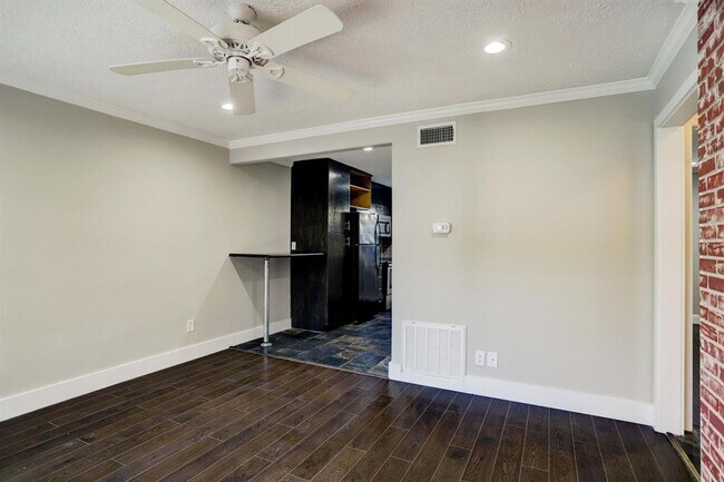 Building Photo - 1501 Hyde Park Blvd