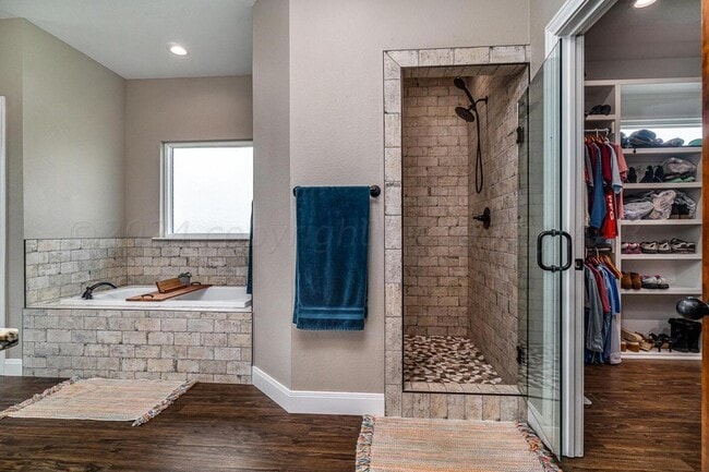 Building Photo - 501 E Cemetery Rd