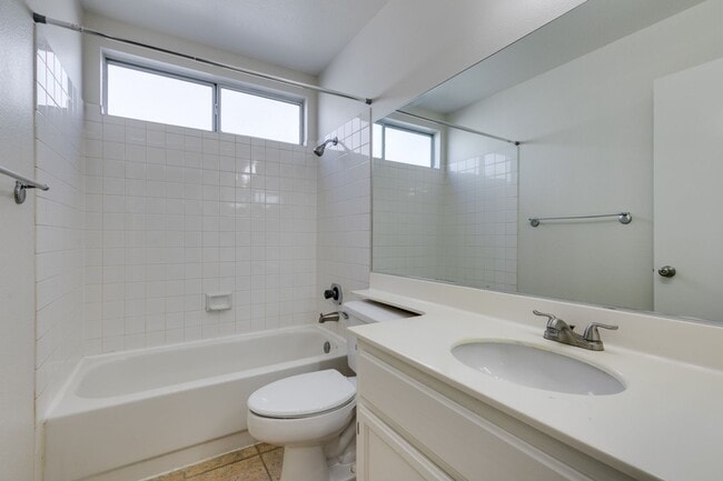Building Photo - Cozy 3 bedroom single story house in Green Valley