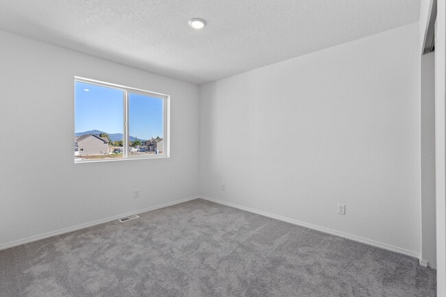 Building Photo - Lease special, save $900.00 if you sign an...