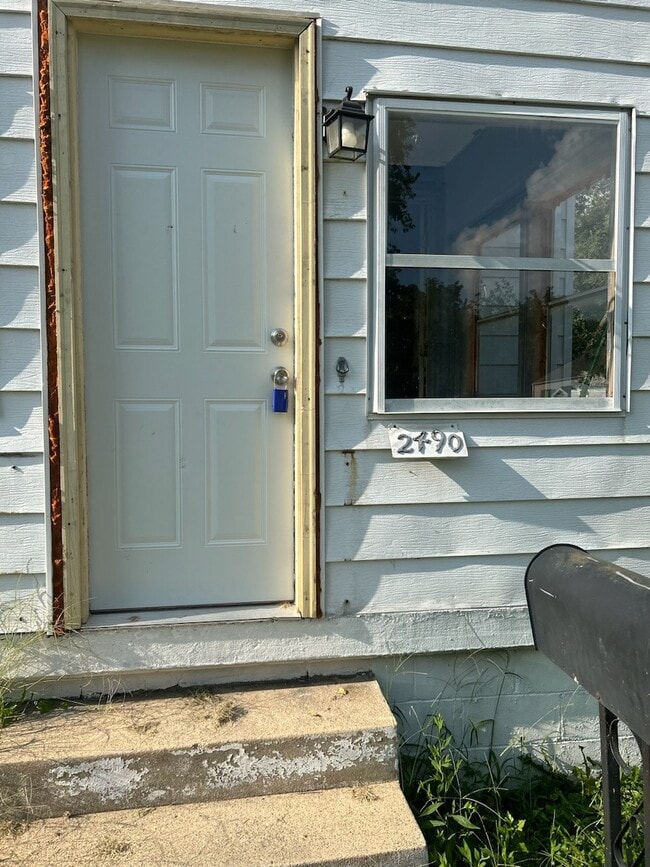 Building Photo - 2490 E Prairie St