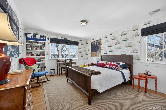 Building Photo - 336 Centre Island Rd