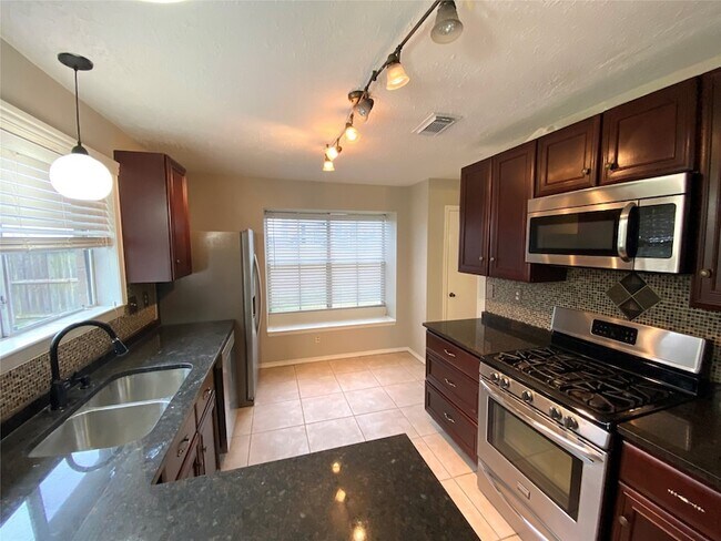 Building Photo - 302 El Toro Ln