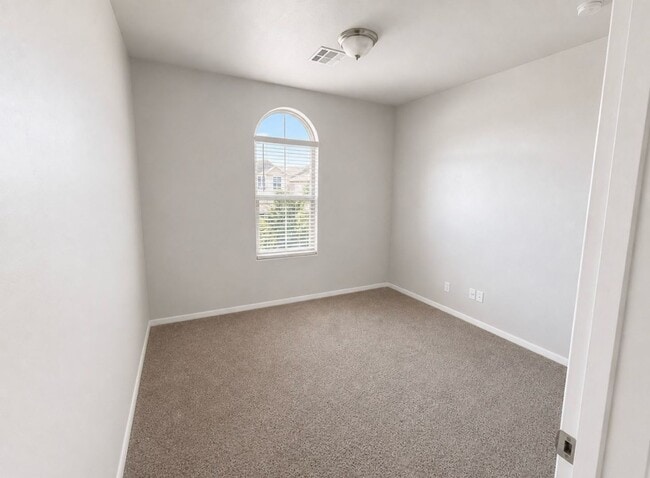 Building Photo - odern Living, Prime Location, Endless Convenience