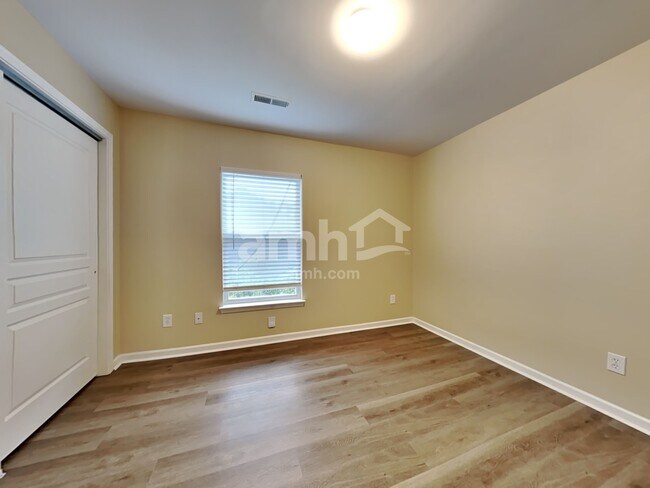 Building Photo - 8821 Shadowglen Dr