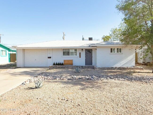 Primary Photo - 2087 E 10th St