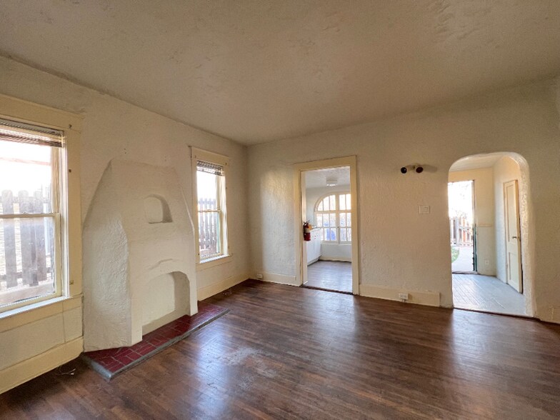 Building Photo - 707 12th St SW