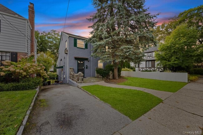 Primary Photo - 9 Fairway St