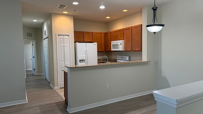 Building Photo - Charming 2-Bedroom, 2-Bathroom Townhouse i...