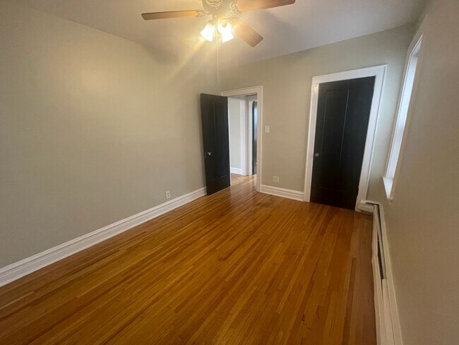 Building Photo - 4933 W Cuyler Ave