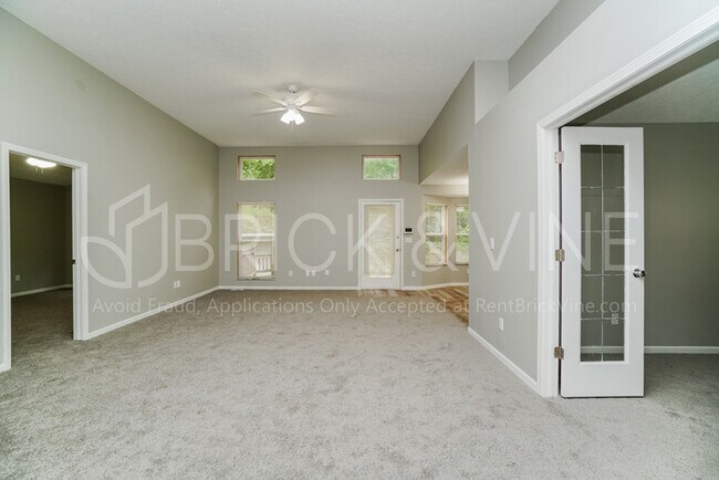 Building Photo - Home in Waltham Place w/ fenced yard & garage
