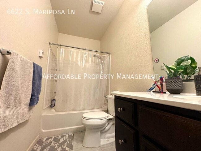 Building Photo - 6622 S Mariposa Ln