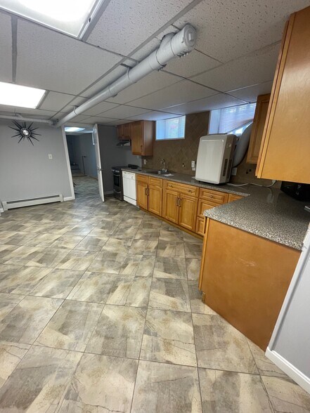 Building Photo - 96 Holland St