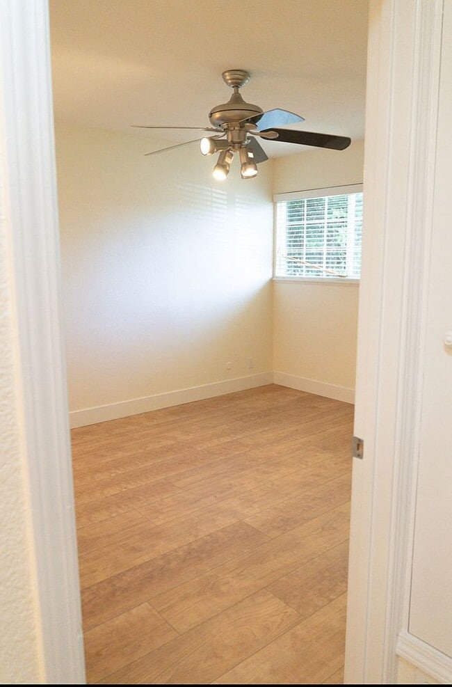 Building Photo - 120 Boggs Ct