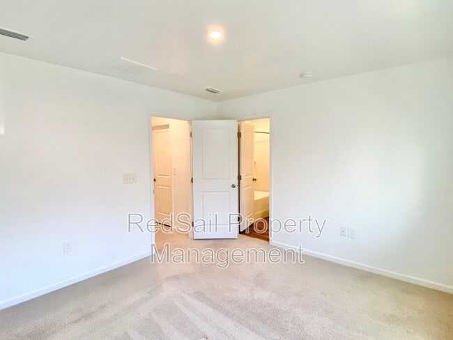 Building Photo - 22 Manilla Cir